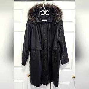 #32 Ladies elegant  black leather 3/4  length coat in excellent condition.